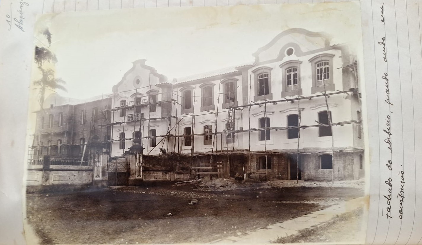 1933 - Ouro Preto - Fachada em construção