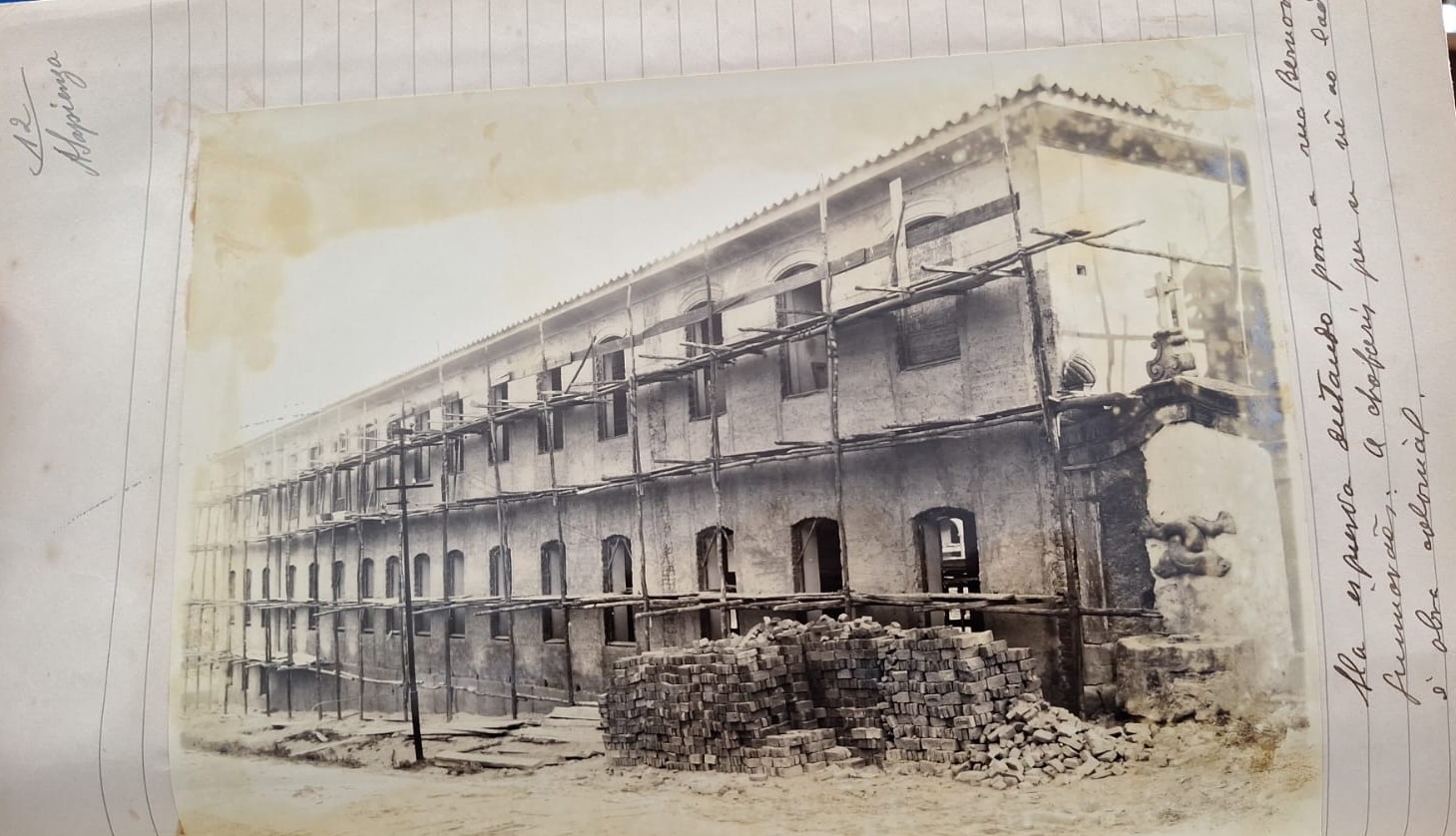 1933 - Ouro Preto - lateral em construção/ Rua Alvarenga